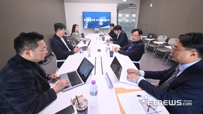 올바른 플랫폼 발전 방향 좌담회가 서울 서초구 전자신문사에서 열렸다. 박지호기자 jihopress@etnews.com