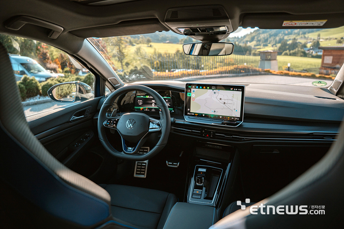 폭스바겐 골프 R 실내