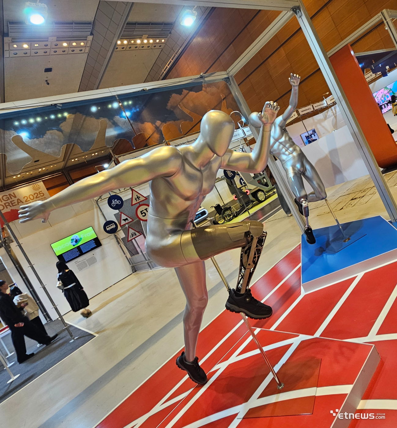 근로복지공단 재활연구소가 선보인 생체 모사형 제너레이티브 의족.